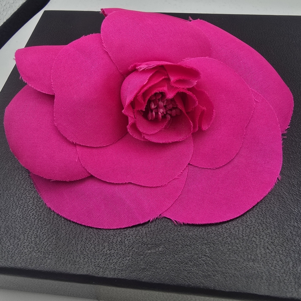 Chanel Hot Pink Camillia Fabric Flower Brooch (LIKE NEW)(BOX/CARD/COA)✨️💖✨️ - Picture 6 of 10